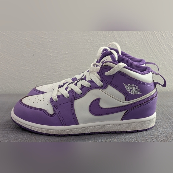 Nike Air Jordan 1 Mid Purple Venom, size 3Y - Picture 5 of 7